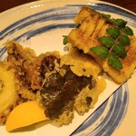 貫路 - 地蛸と竹の子の天麩羅(税込980円)
      ⑧真蛸⑨竹の子⑩雪の下
      お刺身の真蛸が良かったので揚げ物も真蛸で
      熱々、ホクホクで旨みが活性化しています