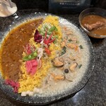 シナジー - ムール貝グリーンCurry、900円＋ポークジンジャーCURRY、100円＋ほろほろチキンCURRY、100円