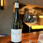 蒼 - 個人的に、この日のベストマリアージュはこちら。
      ニコラ・ジョリーのシュナン・ブランは、白桃のような甘美さがあって、シェフがお得意のお米と甘酒のソースとの親和性が高いように感じます。
      素晴らしかった！