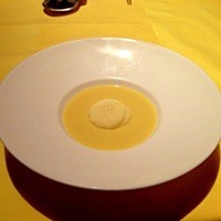 かみくら - これが絶品。コーンスープ。上品な甘さはコーンを丸かじりしたそのままの味。芯もダシとしてしっかり使っています。