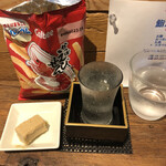 麹町いづみや しろ - カルビーかっぱえびせん、熊本 五ッ木 山うにとうふ、
      寒菊 愛山50 純米大吟醸無ろ過生原酒