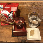 麹町いづみや しろ - カルビーかっぱえびせん、熊本 五ッ木 山うにとうふ、
      栄光富士 煌凛 純米大吟醸 無ろ過生原酒 