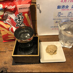 麹町いづみや しろ - カルビーかっぱえびせん、熊本 五ッ木 山うにとうふ、寒菊 愛山50 純米大吟醸無ろ過生原酒