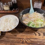 鹿児島ラーメン 薩摩 - 薩摩ラーメン、粟めし(中)