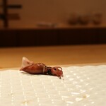鮨 木島 - ホタルイカ（サービス）ワタの味が