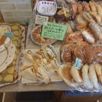 ブーランジェリ･エ･カフェ　オブジェ - バイキング対象外商品の為、気まぐれフルーツデニッシュ(苺)、ダブルクリームは各1つずつで1人2個、サンドイッチも1人2つまで