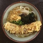 みき - ここのちくわ天は一本まるごとで、穴にゴボウが詰まってる。地味に迫力がある。
            かけ小¥160
            ちくわ天一本揚げ¥100
            しっぽくうどんが美味いと評判の店ですが、かけうどんも美味いです。