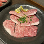 アリラン飯店 - ☆ミスジ
      ミスジでこのサシの入り♡
      軽く炙ってワサビで食べました♪