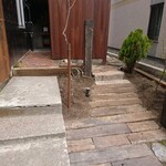 カレー専門店 円山教授 - スロープ(一部階段)