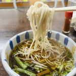 大谷製麺工場 - ◎箸で持ち上げるとぶつぶつと切れてしまうほど柔らかい。