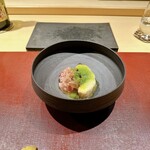 パルコ フィエラ - メヌケ＆ソテーした生ハム（スープドポワソン、ソテーしたハムと葉玉ねぎ、発酵チンゲンサイのパウダーなど）