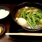 Hakata Nirasoba Kumagusuya - 博多モツにらそば+半熟煮玉子+白めし