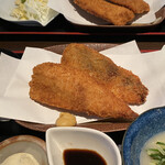 和久 - あじフライ、今回は半身が2枚