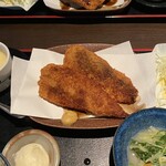 和久 - ウスターソース回しかけてます