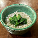 green glass - そばの実おひたし　400円。2つに分けてお出しくださいました。上に乗った菜の花も食感良く美味✨