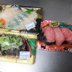 虹のマート - 秋田県産ひらめ＋三陸の戻り鰹、本鮪大トロ寿司
