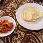 サティヤム - インドピクルスとパパド