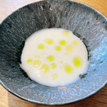 MAISON INCO - スープ　上にパセリオイルとオリーブオイルだそうです。