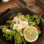 NERIMA OYSTER BAR - 海老とアボカドのサラダ ￥1,200