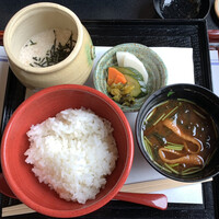江戸懐石 若福 - 藤まつり梅とろろ箱膳(梅とろろご飯・名物厚焼き玉子・蔵王牛たたき・江戸前穴子他・赤出汁・ 香の物)¥4290 上の段
