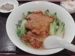 栄慶 - パイコー(排骨)湯麺