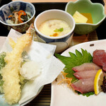 鹿久居荘 - 煮魚定食　刺身・天ぷら・茶碗蒸しなど