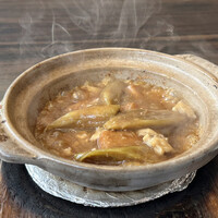 家寶 跳龍門 - 茄子と鶏肉、中華風アンチョビの土鍋煮込み 結構臭うが食べると激ウマ 揚げ豆腐もフワフワで◎ 家寶 跳龍門 - 茄子と鶏肉、中華風アンチョビの土鍋煮込み 結構臭うが食べると激ウマ 揚げ豆腐もフワフワで◎