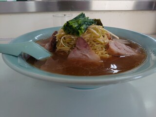 Ramen Shoppu Furukawa Ten - 横から撮影　スープが少なめな丼です