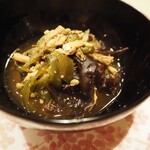 うを徳 - 魦（細小魚） + 万願寺とうがらし + ししとう + 木耳 山椒炊き