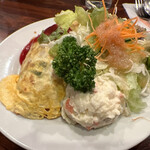 キッチン チェック - ポテトサラダにサラダもたっぷり