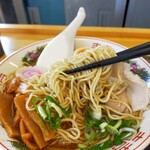 にぼしラーメン かのうや - 麺大盛でボリュームも満足な美味しい麺
