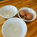 にぼしラーメン かのうや - ラーパス使用で生卵をサービスで頂く