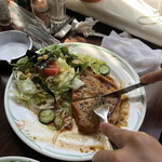 ぴっころもんど - お肉1センチくらいありました！　サラダはつかないわけではなくワンプレートに