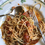 ぴっころもんど - 食べかけ…魚介のマーレトマト　エビ、アサリ、イカ、ベーコン、ピーマン、しめじ、マッシュルーム、オニオン　　ペスカトーレ…よりナポリタン的な？