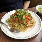 ぴっころもんど - Bランチ　魚介のトマトソーススパゲッティ　パスタ自体は塩？大葉たっぷり　サッパリ美味しい