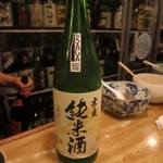 ふるかわ - カウンタには大皿料理があります。