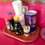 ドライブイン夕陽‎ - カウンターの卓上。