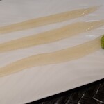 板前割烹 なかくし - ⑥のれそれ(穴子の稚魚)(各々微量の煮切り酒と醤油)、摺りおろし空豆クリーム添え