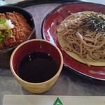 フォレスト芸濃ゴルフクラブ レストラン - 北海道産ざるそばとタレカツ丼