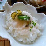遊の丘 - 温かい、ダシ汁入りとろろ御飯(R5.4.22撮影)