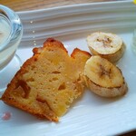 遊の丘 - プチデザートの一部～サワークリーム入り林檎の焼き菓子、炙りバナナ(R5.4.22撮影)