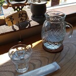 遊の丘 - 最初に提供される、おしぼり、水とピッチャー(R5.4.22撮影)