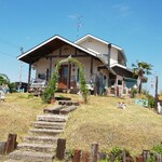 遊の丘 - 来店の際に見えるアングルの店舗外観(R5.4.22撮影)