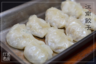 江南 - 「江南本店餃子」自慢の手づくり、一口サイズのあっさり薄皮餃子