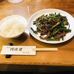 美食 同源菜 - 牛肉とニンニクの芽炒めとご飯