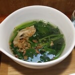 キッチン ブルー グローブ - ほうれん草スープのアップ