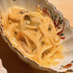 すが弥 - 混ぜ混ぜしていただきます。炙りキンメの香ばしさと馬糞ウニのコク、シャリの酸味と海苔の潮の香りをクセの無いオリーブオイルがまとめます