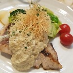 キッチン ブルー グローブ - 反対側から、ソースとカダイフがたっぷり