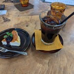 六ツ森楽器とカフェサロン - 