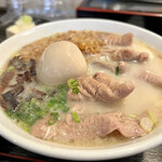 もつ煮 王里 - 豚もつラーメン。